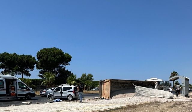 Manavgat’ta tırla çarpışan sürücü hayatını kaybetti