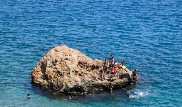 Antalya’da termometreler 48 dereceyi gösterdi