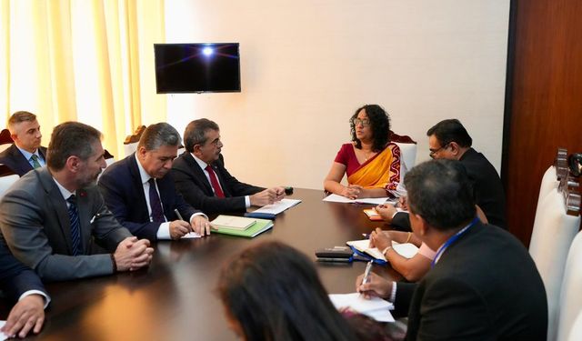 Bakan Tekin, Sri Lanka Başbakanı ile Kolombo’da buluştu
