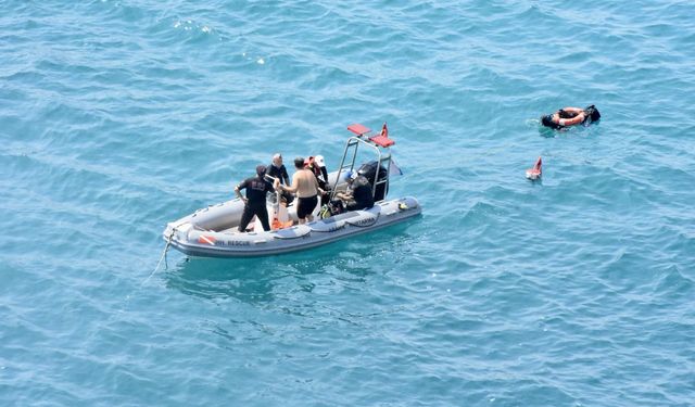 Antalya’da falezlerden denize düşen kişi aranıyor