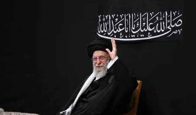 Hamaney Günler Sonra Halkın Karşısına Çıktı