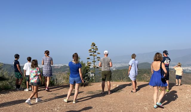 Antalya’da 30 yıllık sabır çiçeği Agave ilk kez açtı