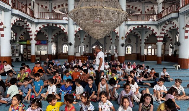 Antalya’da “Veteriner Amca Camide” projesiyle çocuklar hayvanları tanıyor