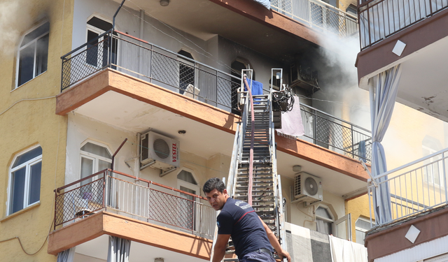 Antalya’da daire yangını itfaiye tarafından söndürüldü