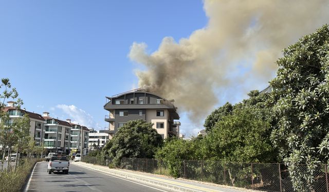 Alanya'da Halindeki Binada Çıkan Yangın Söndürüldü