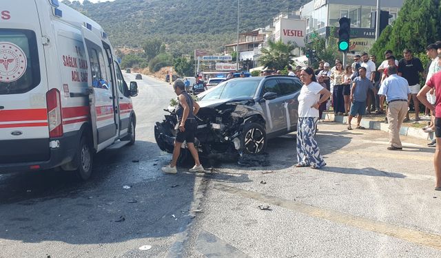 Antalya Kaş’ta iki otomobil çarpıştı: 1 yaralı