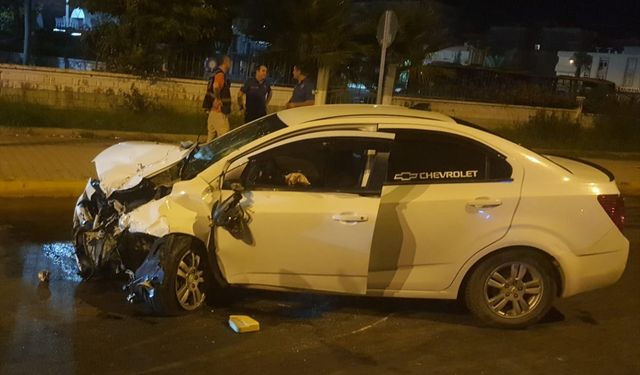 Antalya Serik’te otomobil kazası: 3 yaralı