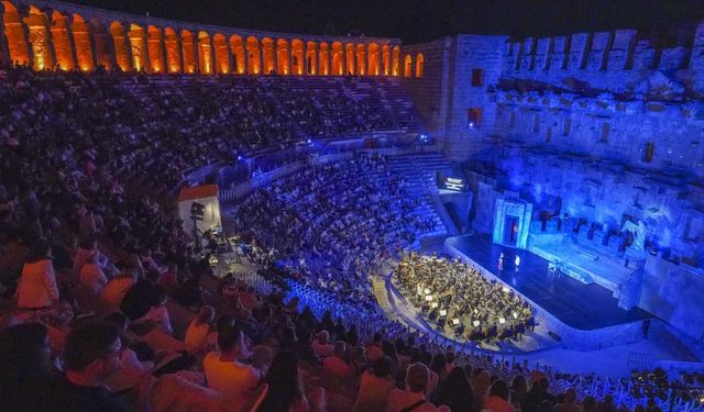Antalya'da Puccini'nin 'Tosca'sı Aspendos'u Büyüledi