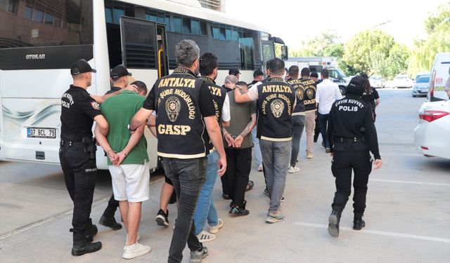 Antalya'da Suç Örgütü Operasyonunda Yakalanan 2 Şüpheli Tutuklandı