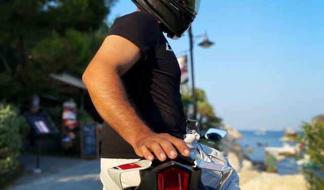 Antalya'da Devrilen Motosikletin Sürücüsü Öldü