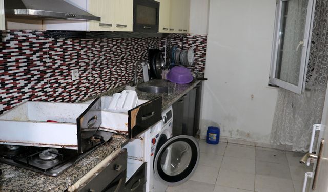 Antalya’da lağım suyu evi bastı, 4 çocukla sokakta kaldı