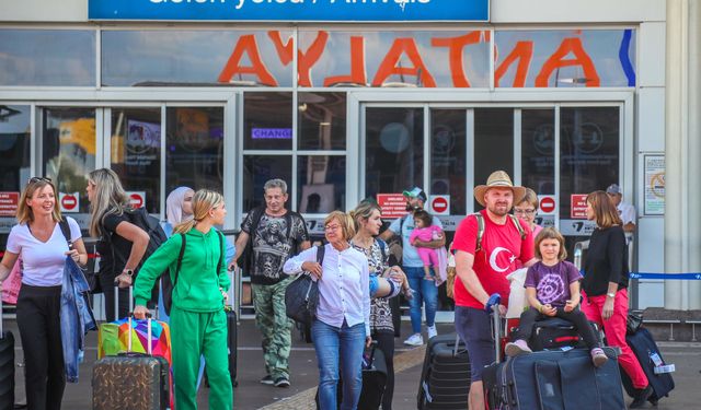 Antalya’ya yaz sezonunda 11,7 milyon turist geldi