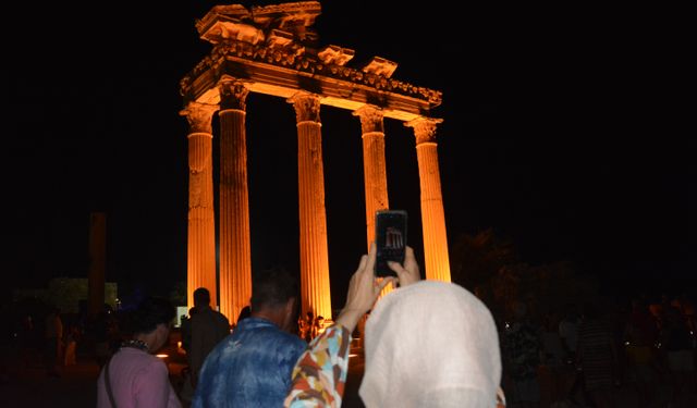 Apollon Tapınağı’nda kanlı ay tutulması izlendi