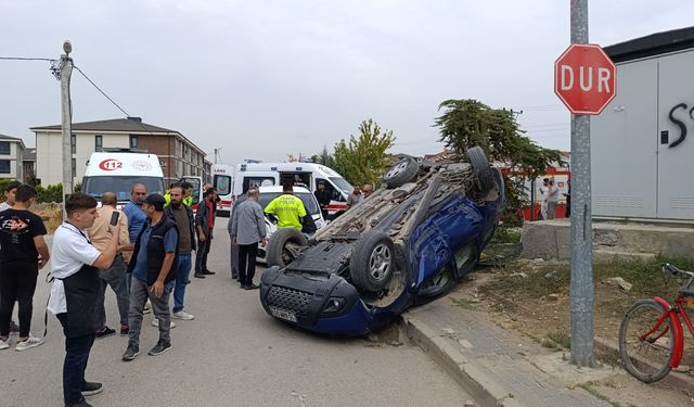 Hafif Ticari Araçla Çarpışan Cip Takla Attı; 3 Yaralı