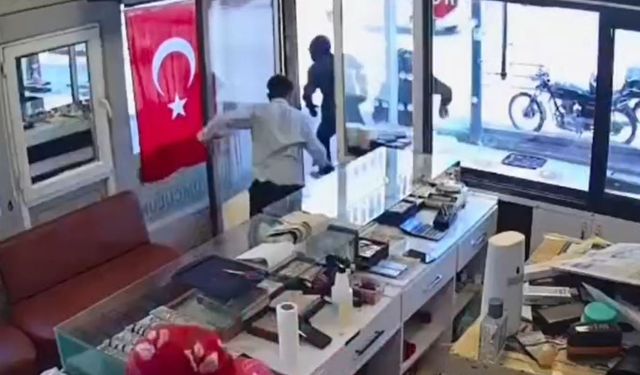 Hatay’da kuyumcu bıçakla soyguncuları püskürttü