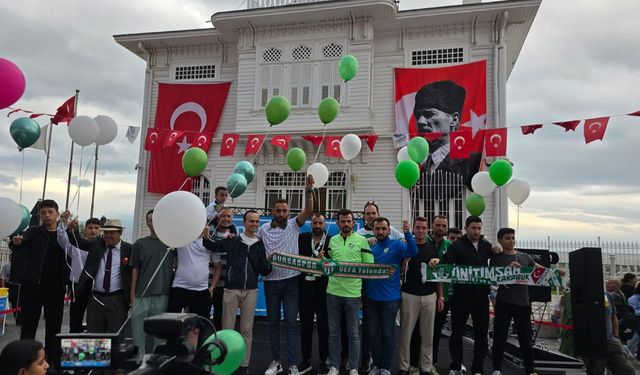Lösemiyi yenen 11 yaşındaki Ali Demir balonlarla karşılandı