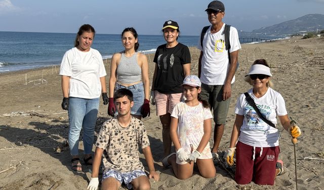 Alanya’da gönüllüler caretta yavrularına destek oldu