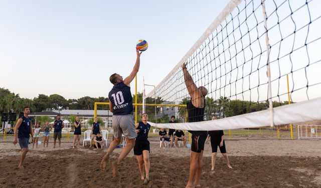 Manavgat’ta Plaj Voleybolu Halk Turnuvası başladı