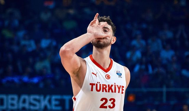 Türkiye Sırbistan’ı 95-90 yenerek EuroBasket’te 5’te 5 yaptı