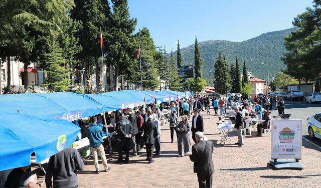 AK Parti Akseki'den Filistin Yararına Hayır Çarşısı'na Destek