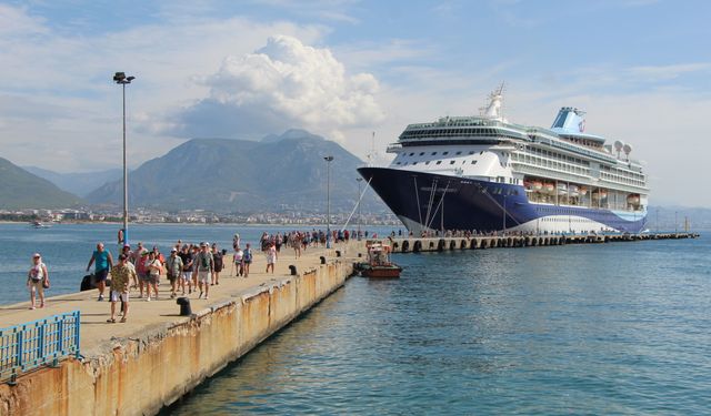 Alanya’ya 1788 yolcuyla ‘Marella Discovery 2’ geldi