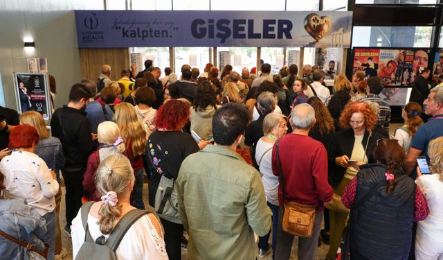 Altın Portakal biletleri tükendi, kuyruklar oluştu