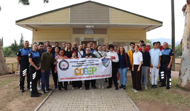 Antalya’da özel gereksinimli çocuklar polisle etkinlikte