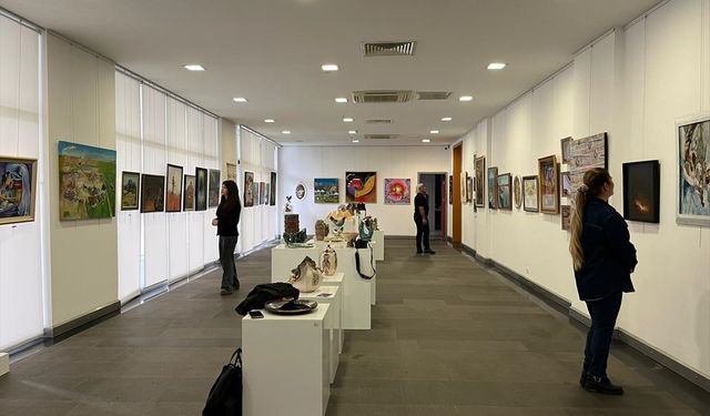 Cumhuriyet’in 102. yılı sergisinde aynı aileden üç sanatçı