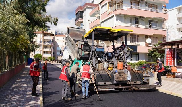 Finike’de 1,5 kilometrelik sıcak asfalt çalışması