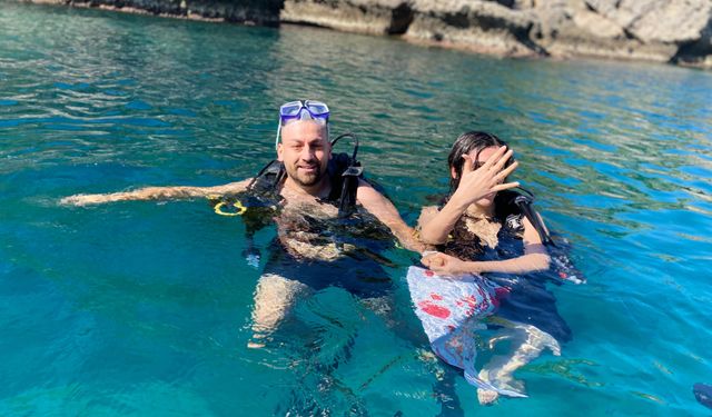 Alanya’da su altında sürpriz evlilik teklifi