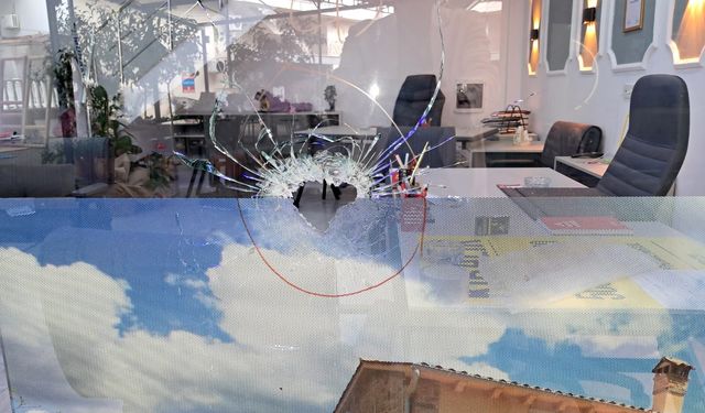 Gayrimenkul ofisinde silahlı kavga: 2 ölü, 1 yaralı