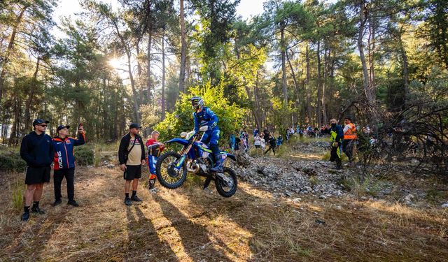 Sea To Sky Enduro’da orman etabını Manuel Lettenbichler kazandı