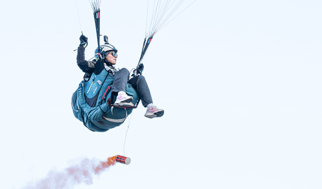 Kemer’de yamaç paraşütü festivalinde gökyüzü farkındalık gösterisi