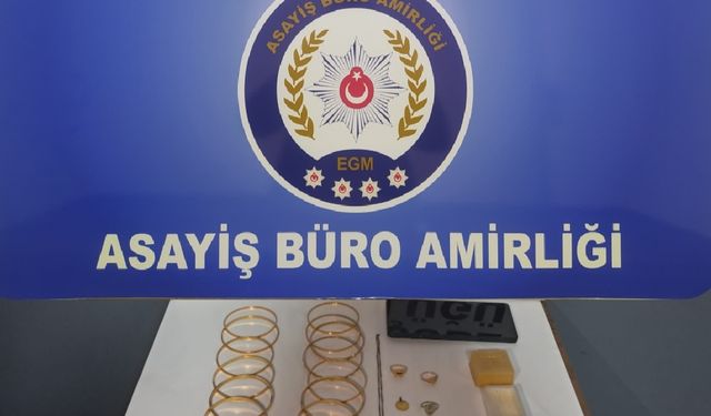 Antalya’da kendini polis gibi tanıtan dolandırıcı tutuklandı