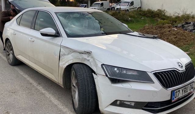 Serik’te otomobil-motosiklet çarpıştı: 2 yaralı