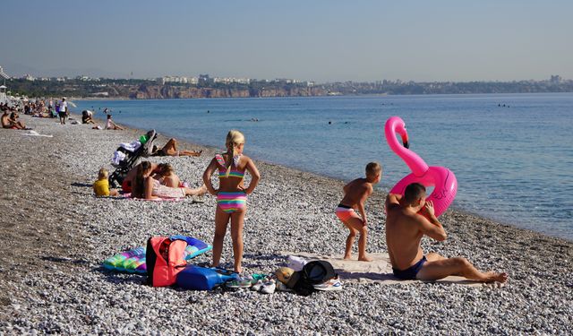 Antalya’da kasım ayında yazdan kalma günler