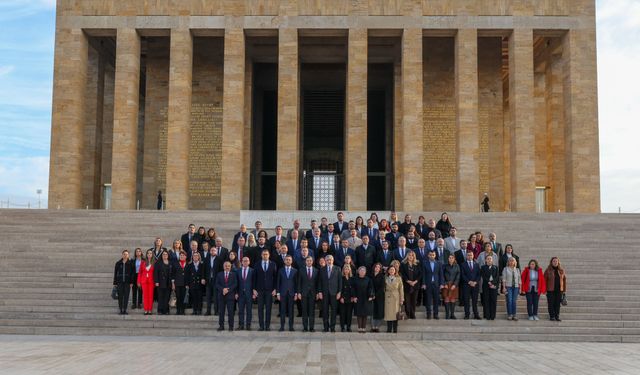 CHP heyeti 39. Olağan Kurultay öncesi Anıtkabir’i ziyaret etti