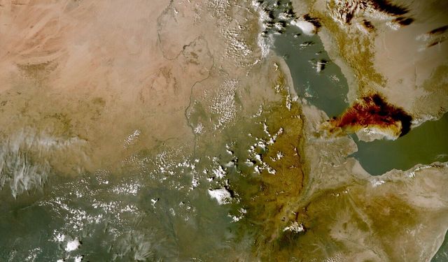 Etiyopya’da 12 bin yıllık Hayli Gubbi Yanardağı patladı