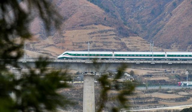 Yunnan’da test treninin çarpması sonucu 11 ölü