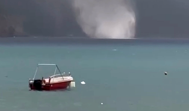 Antalya açıklarında oluşan hortumlar endişe yarattı