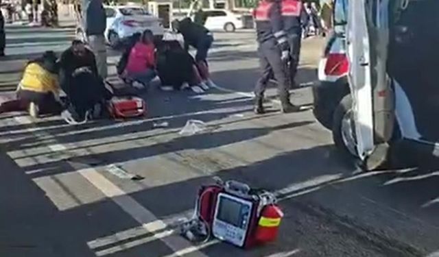 Alanya’da otomobil ile üçteker çarpıştı: 2 ölü, 1 ağır yaralı