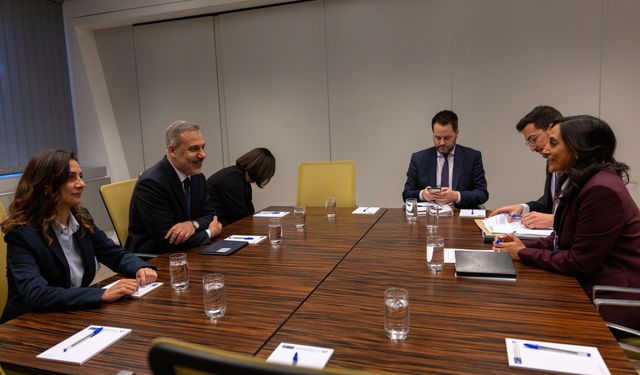 Hakan Fidan, Kanada Dışişleri Bakanı Anand ile görüştü