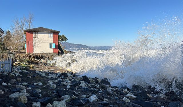 Ordu’da fırtına etkili oldu: Dalgalar 5 metreyi buldu