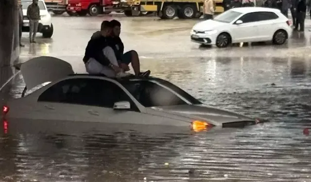 Antalya’da sağanak ve dolu hayatı olumsuz etkiledi