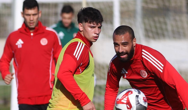 Antalyaspor ilk yarı sonrası izne çıktı