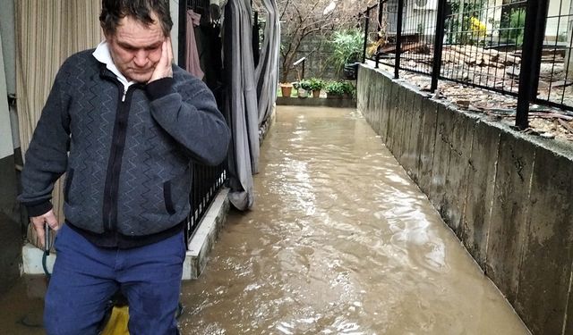 Manavgat’ta sağanak yağış su baskınlarına yol açtı