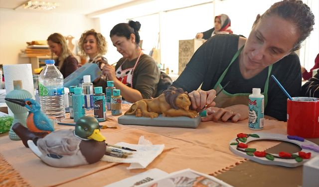 Antalya’da 230 branşta açılan kurslar meslek ve sosyalleşme sağlıyor