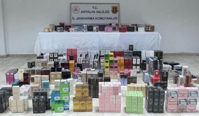 Antalya’da operasyonda 3 bin 450 kaçak parfüm ele geçirildi