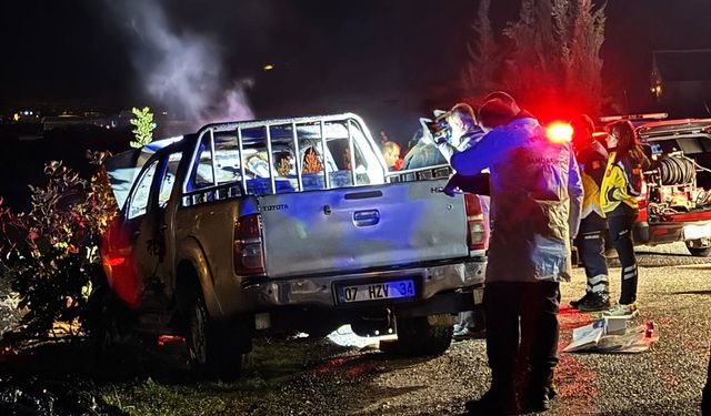 Antalya’da yanan araçta bir kişinin cesedi bulundu