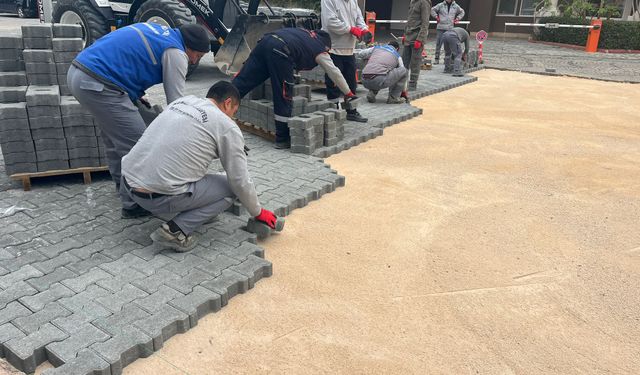 Kemer’de altyapı ve kaldırım yenileme çalışmaları sürüyor